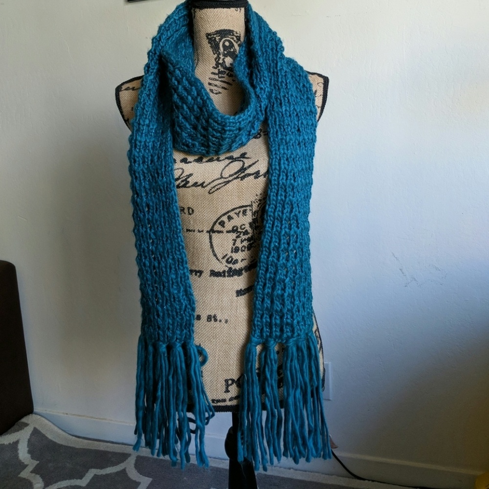 NWOT Thick Teal with Metallic Accents